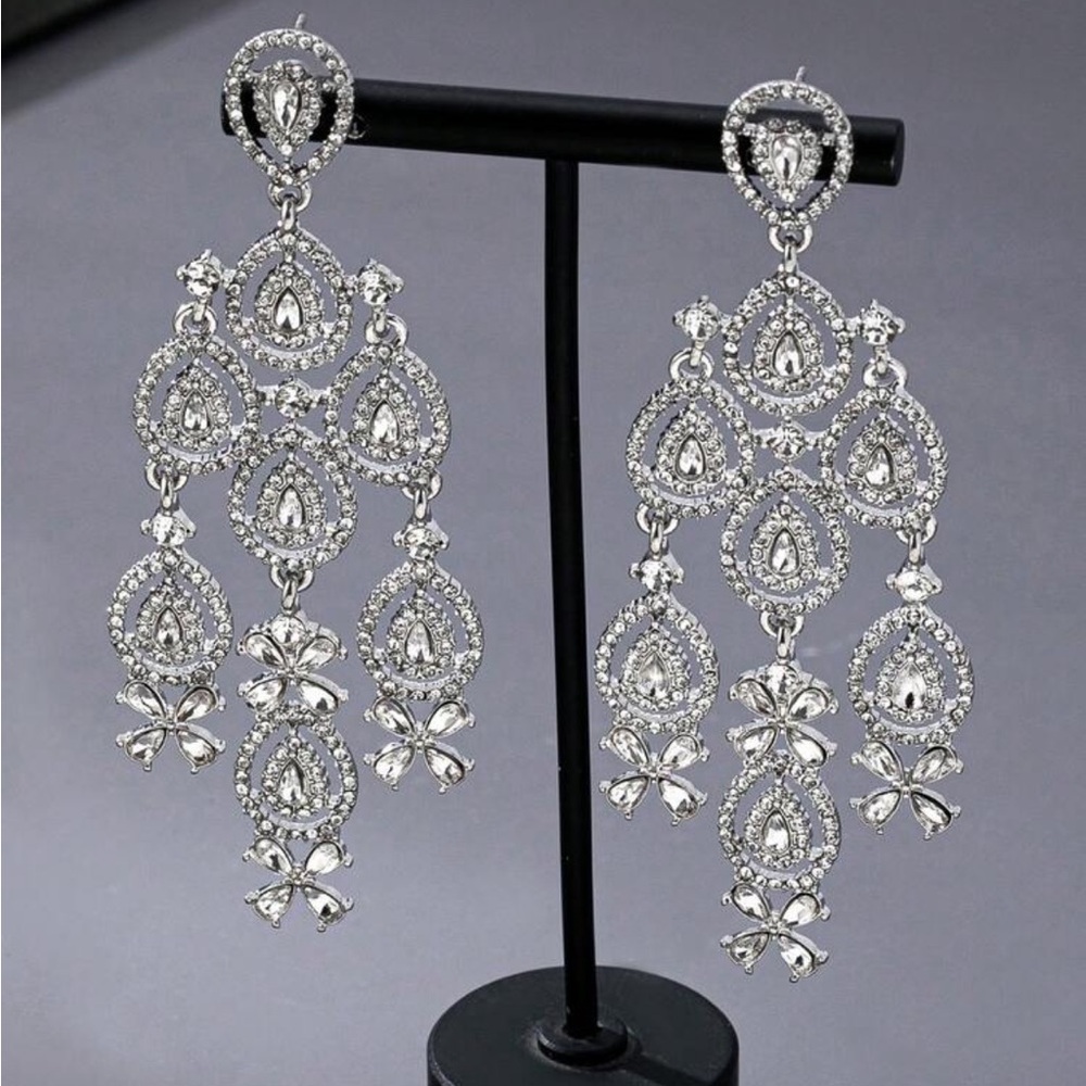 Formal Silver Rhinestone Chandelier Drop Earrings NEW 🏷️